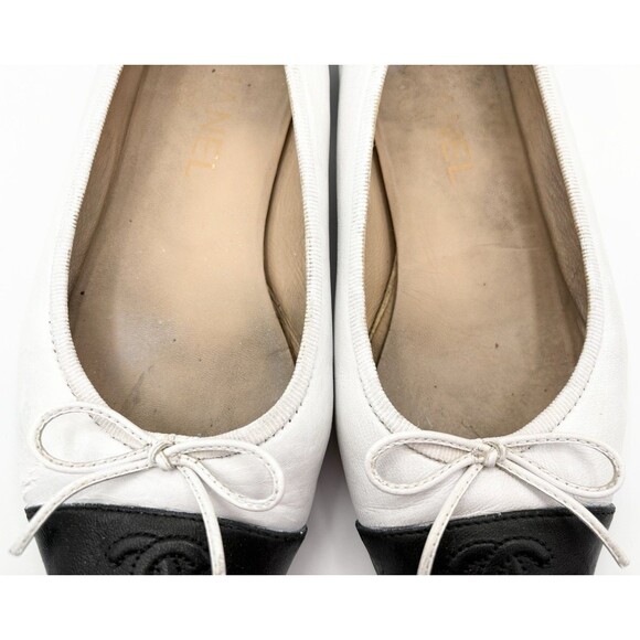Chanel Ballet Flats White & Black Bi-Color Leather Cap Toe CC Logo Sz EU 36.5 - Picture 7 of 13